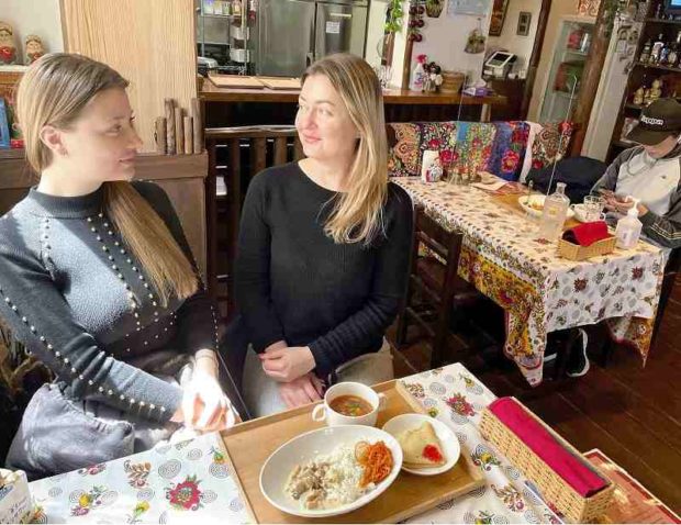Russian family-run restaurant in Japan supports Ukrainian refugees