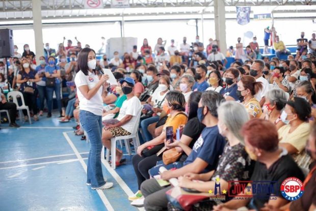 Mayor Joy Belmonte in recent meeting with QC District 5 residents.
