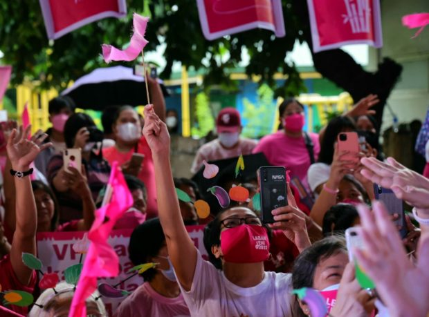 Pink and purple hues mixed at the Villasis People’s Rally as supporters of the top eggplant producer of the country rallied for presidential candidate Vice President Leni Robredo on Friday, August 8, at Villasis, Pangasinan. (VP Leni Media Bureau). STORY: Roadblocks to Leni rally? LTO chief explains