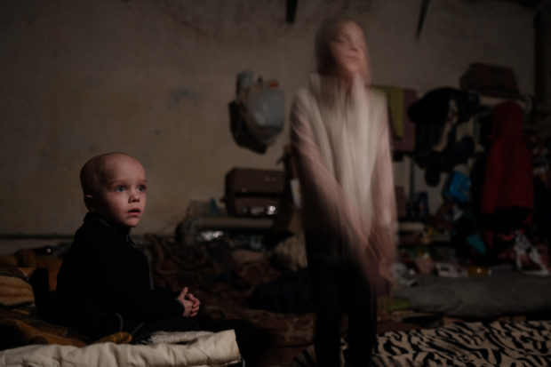 Shell-shocked families refuse evacuation from Ukraine front