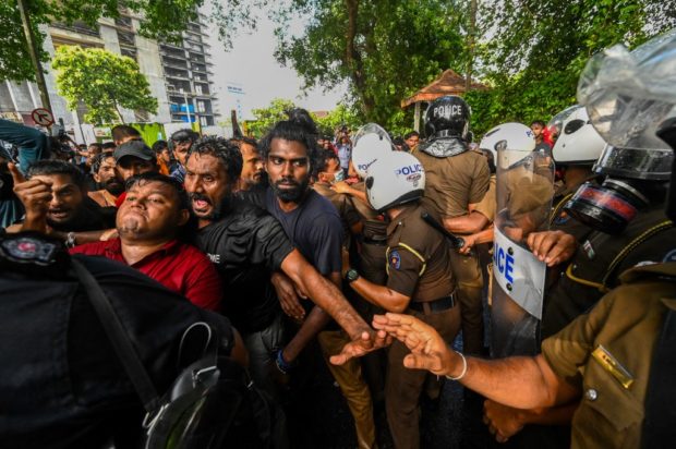 University students and police clash during a demonstration demanding the resignation of Sri Lanka's President Gotabaya Rajapaksa over the country's crippling economic crisis, in Colombo on May 19, 2022. (Photo by Ishara S. KODIKARA / AFP)