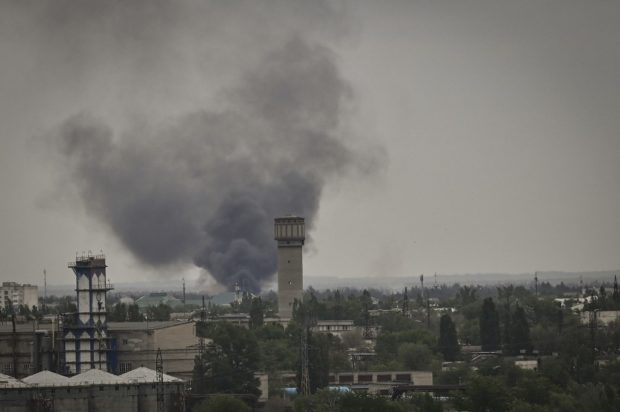 Smoke rises during shelling in the city of Severodonetsk, eastern Ukraine on May 21, 2022. (Photo by ARIS MESSINIS / AFP)