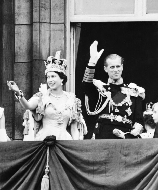 (FILES) In this file photo taken on June 02, 1953 Britain's Queen Elizabeth II (L) and Britain's Prince Philip, Duke of Edinburgh wave to the crowd from the Balcony at Buckingham Palace, following her coronation. - Elizabeth II has been on the throne since she was 25, an ever-present figure for the lives of most people in Britain, as well as one of the most recognisable people around the world. Now 96, difficulties in walking and standing have made her dwindling number of public appearances in recent years decline further. (Photo by INTERCONTINENTALE / AFP)