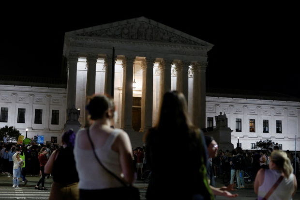 Protestors react outside the U.S. Supreme Court to the leak of a draft majority opinion written by Justice Samuel Alito preparing for a majority of the court to overturn the landmark Roe v. Wade abortion rights decision later this year, in Washington, U.S., May 2, 2022. REUTERS/Jonathan Ernst
