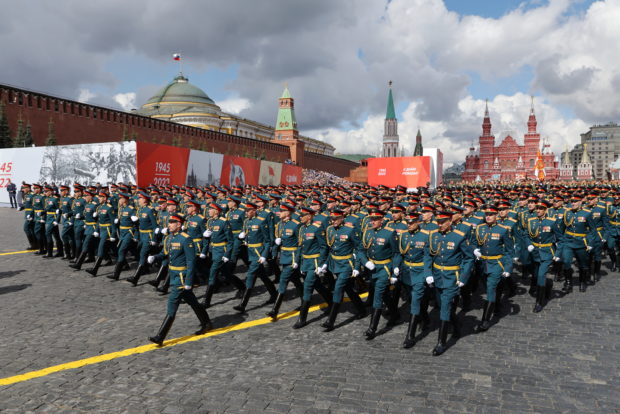 FILE PHOTO: Russian service members march during a parade on Victory Day, which marks the 77th anniversary of the victory over Nazi Germany in World War Two, in Red Square in central Moscow, Russia May 9, 2022. REUTERS/Evgenia Novozhenina/File Photo
