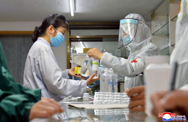 Army medics involved in medicine supply distribution work at a pharmacy amid concerns of coronavirus disease (COVID-19) spread in Pyongyang, North Korea May 22, 2022 in this photo released May 23, 2022 by the country's Korean Central News Agency.  KCNA via REUTERS