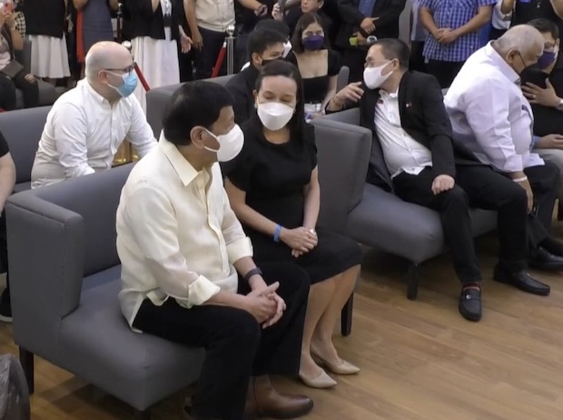 Rodrigo Duterte and Grace Poe at wake of Susan Roces. STORY: Duterte attends wake of veteran actress Susan Roces