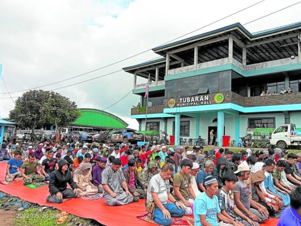 PRAYER FOR PEACE Residents of Tubaran, Lanao del Sur, hold a prayer rally in front of the municipal hall on Friday for a peaceful and honest special election on May 24, when 6,000 voters in 12 barangays will cast their ballots. STORY: Troops secure special polls in Lanao town