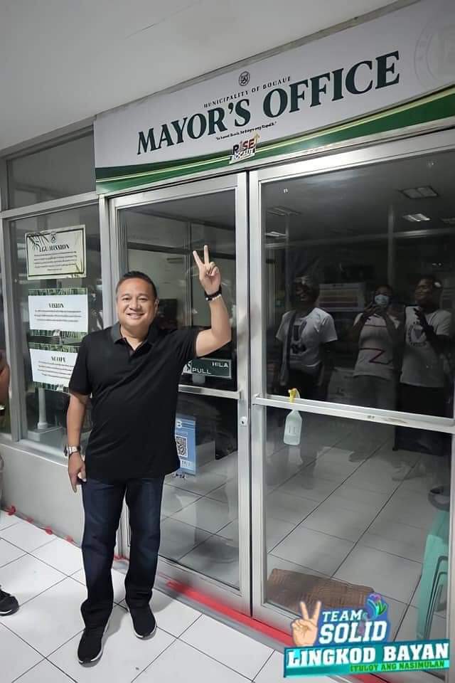 Former mayor Eduardo "JJV" Villanueva Jr. of Bocaue had this photo taken at the front door of the office of the mayor after he was proclaimed the newly elected town mayor