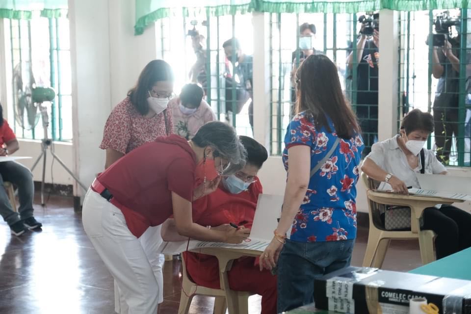 Family matriarch Imelda Marcos casts her vote in Batac City2