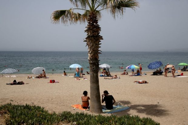 Greece lifts COVID-19 curbs for travelers ahead of key summer season