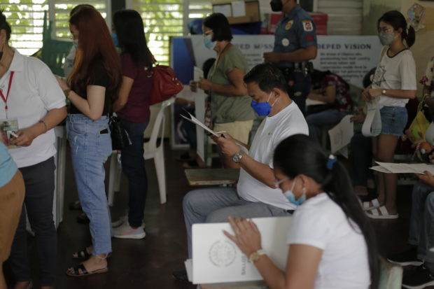 Comelec commissioner reminds: No dress code required in voting