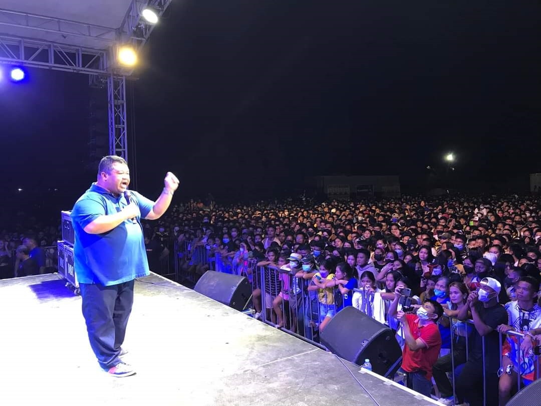 At least 10,000 people showed up at the "Bohol: Isinggit Mo, Isko" concert for Manila Mayor Isko Moreno in Ubay town on Monday (May 2)