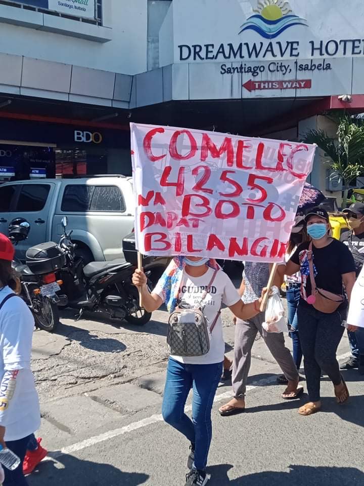 Supporters of losing mayoral bet in Santiago City protest 'vote-buying, poll offenses'