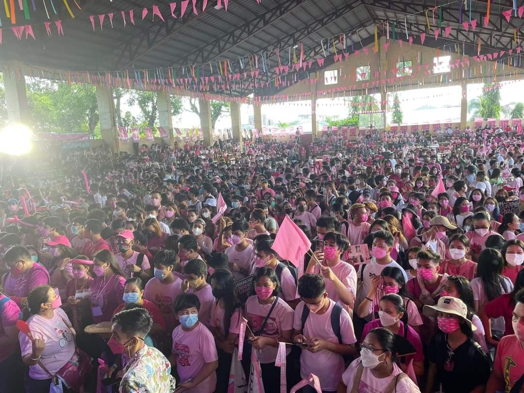 A sea of pink greets Vice President Leni Robredo at the Northwestern Visayas College in Kalibo