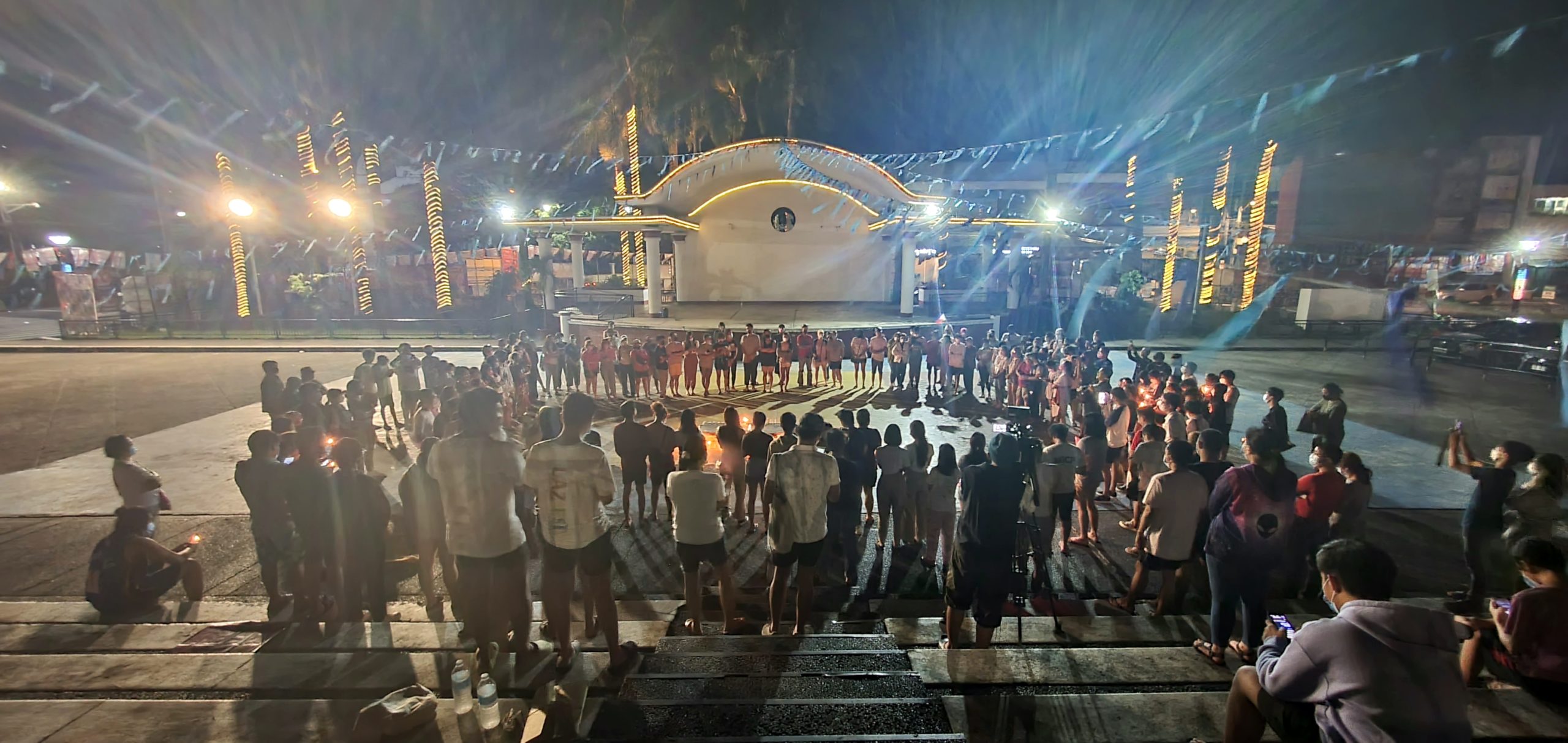 Supporters of Vice President Leni Robredo gather at Peñaranda Park in Legazpi City 