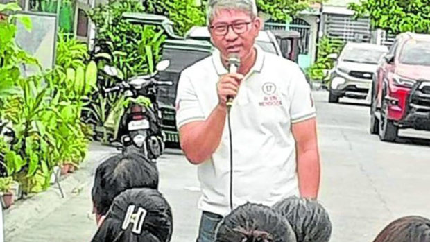 CAMPAIGN STYLE City of San Fernando council bet Alvin Mendoza, who was killed on Saturday, gathered small groups during sorties as shown in this undated photo. STORY: Police form group to probe killing of city council bet in Pampanga