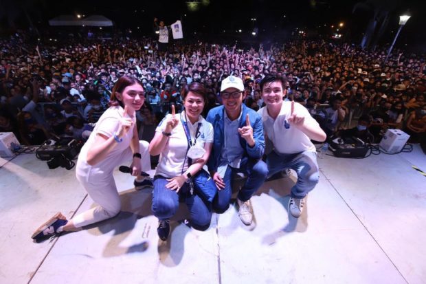 Iskoncert Rally at Danao City, Cebu with Mayor Isko Moreno Domagoso’s wife Dynee, sons Patrick and Joaquin and daughter Frances