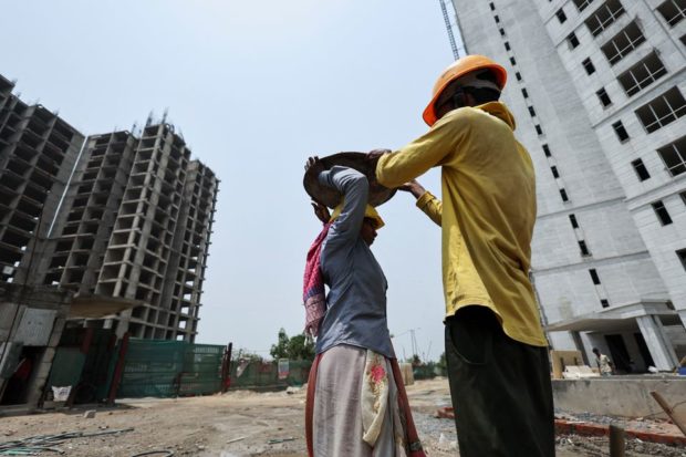 Poor workers bear brunt of India’s heatwave