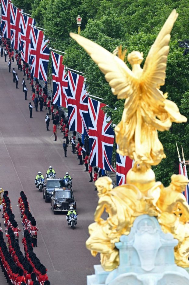 Jubilee crowds turn London red, white and blue