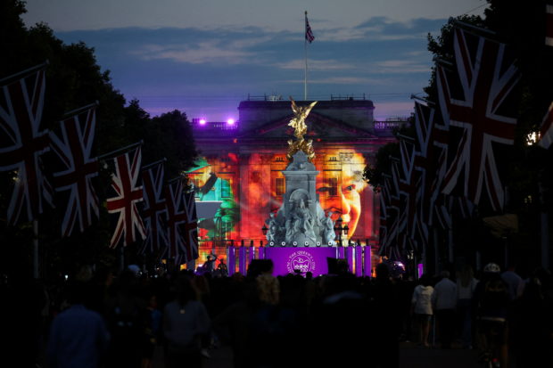 A picture of Britain's Queen Elizabeth is projected onto the front of Buckingham Palace ahead of the beacon lighting ceremony as part of the Platinum Jubilee celebrations in London, Britain June 2, 2022. REUTERS/Phil Noble??