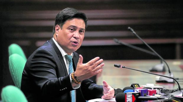File photo of Senate President Per-Tempore Juan Miguel Zubiri raising his right hand to stress a point. On July 6, 2022, he said President Bongbong Marcos was not keen on the death penalty bill.