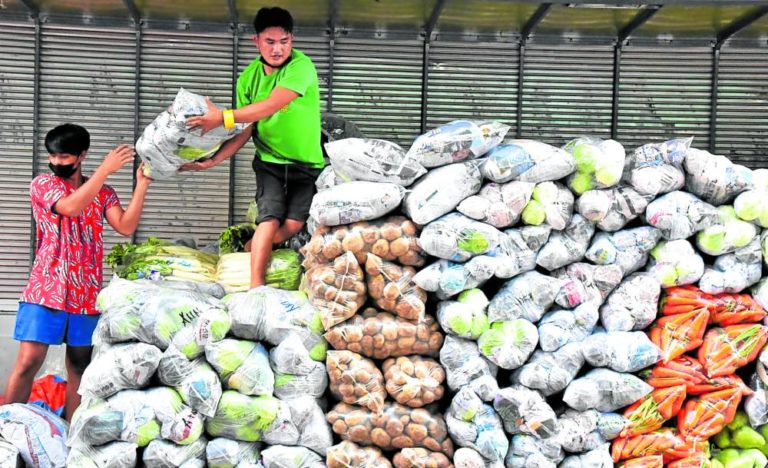 PACKED AND READY Workers at La Trinidad Vegetable Trading post in La Trinidad, Benguet, prepare bags of potatoes, radish, cabbage and carrots for shipment to buyers, many of them will sell these fresh produce in markets in Metro Manila and other provinces. —EV ESPIRITU