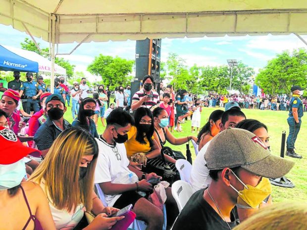 ALL COVERED People continue to wear face masks as they attend the culmination of the National Service Training Program at the St. Francis of Assisi open grounds in the City of Naga in south Cebu on June 10, a day after Cebu Gov. Gwendolyn Garcia lifted the mandatory wearing of masks in open places in the province. —MARY GRACE OBERES