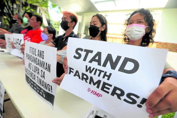 Members of different groups supporting agrarian reform beneficiaries in Concepcion, Tarlac, on Monday demand the dropping of charges against the 83 farmers and advocates arrested last week during a planting activity. STORY: Tarlac farmers in land row seek CHR help vs cops