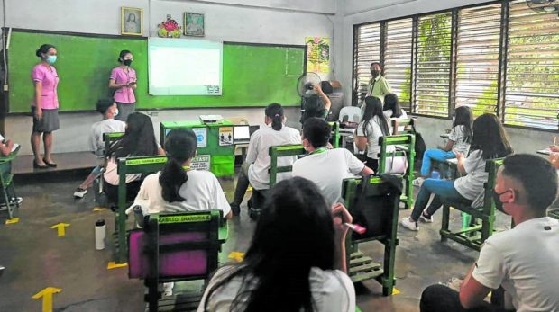In-person class at the Abellana National High School in Cebu City. STORY: This ‘ban’ can lead to burnout, teachers warn 