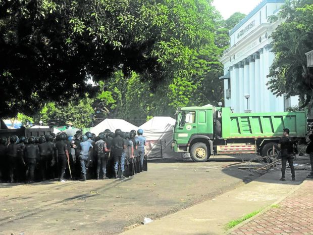 Tension rose here on Thursday after at least 100 supporters of outgoing Negros Oriental Gov. Roel Degamo gathered in front of the provincial capitol to prevent the new governor from assuming his post.