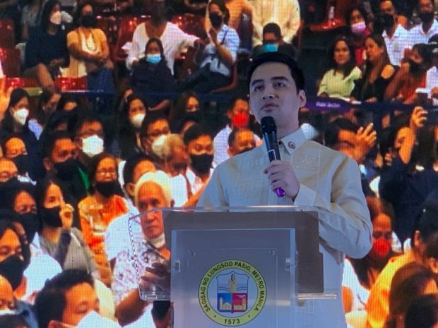 Re-elected chief executive Victor “Vico” Sotto took his oath as the Mayor of the city at the Ynares Sports Center in Barangay Ugong
