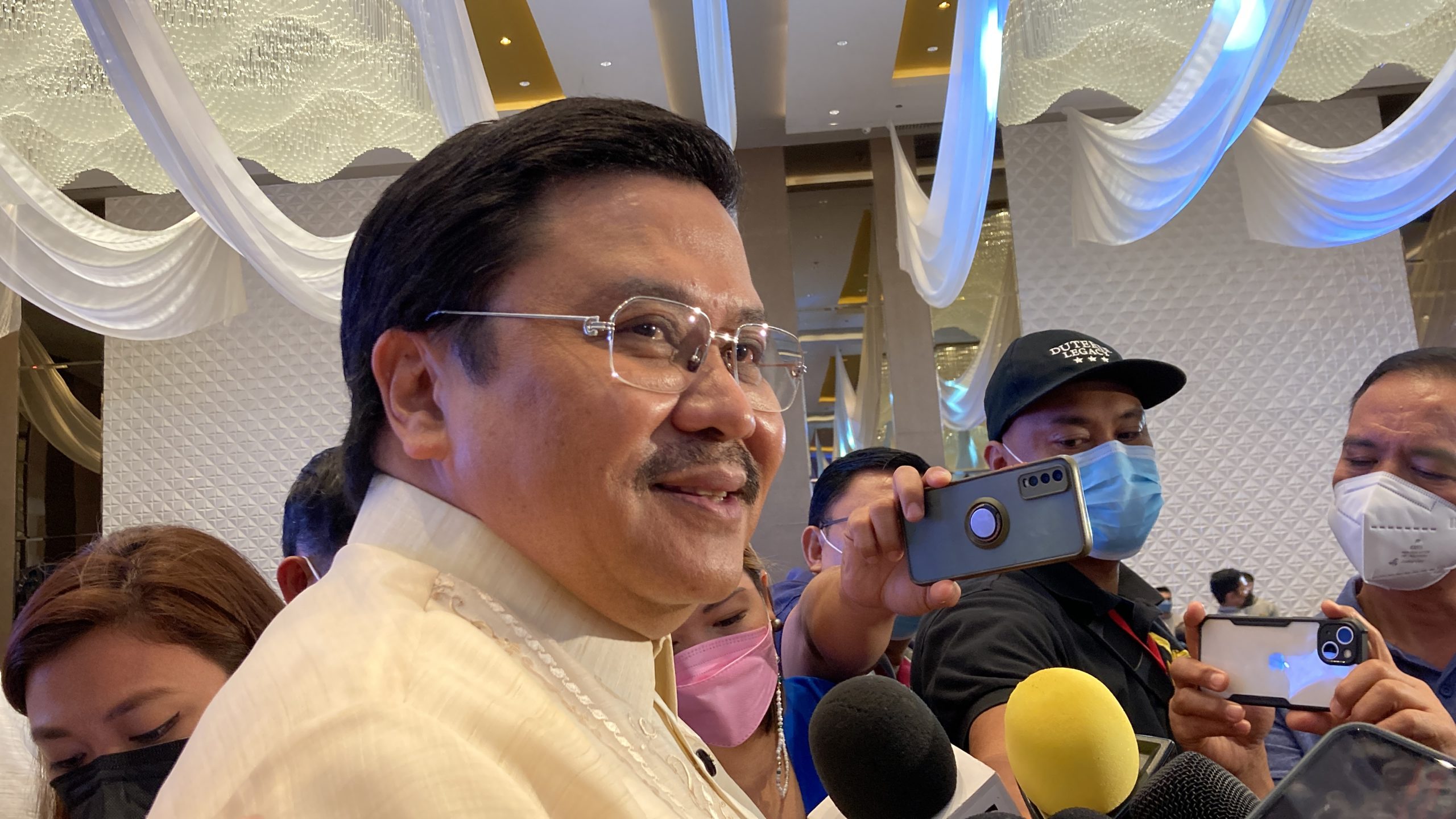 Senator-elect Jinggoy Estrada answers reporters’ questions before taking his oath of office on Tuesday, June 28 in Parañaque City. Photo by Daniza Fernandez marcos frugal 