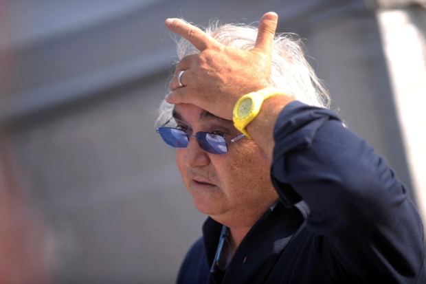 Pizza: high-end gourmet fare or affordable food for the people? That is the question pitting Italian billionaire Flavio Briatore against chefs in Naples, where pizza making has Unesco world heritage status.