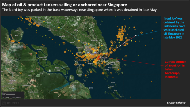 Map of oil & product tankers sailing or anchored near Singapore