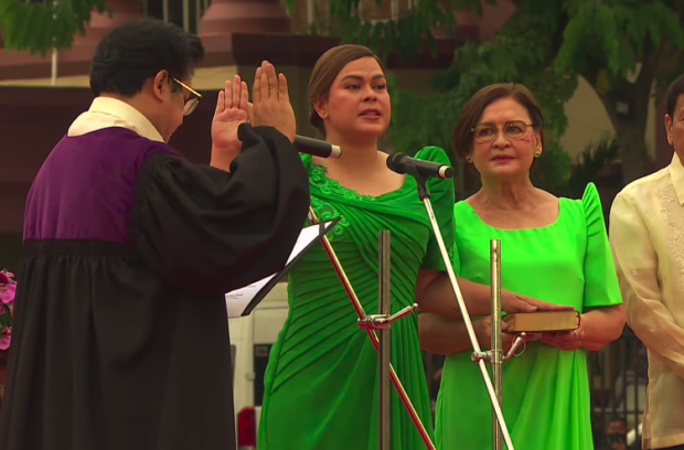 Sara Duterte takes oath as 15th vice president