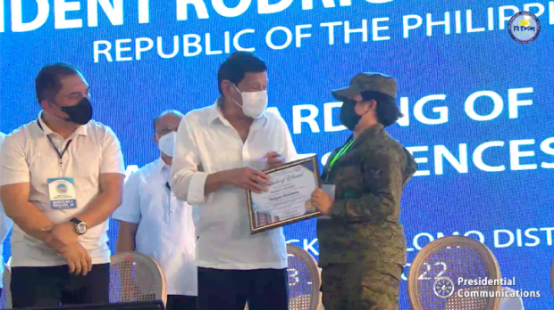  Caption: President Rodrigo Duterte awards units of the Madayaw Residences in Davao City to 640 beneficiaries on Thursday, June 23.