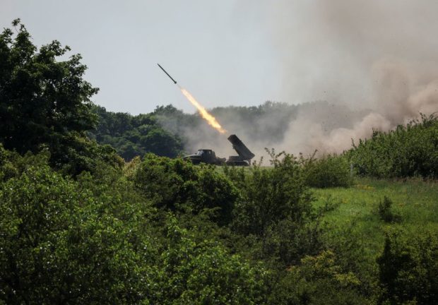 Ukrainian troops train in Britain to use advanced rocket systems