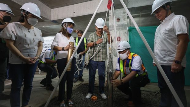 Sotto leads lowering of ‘time capsule’ at new Senate building