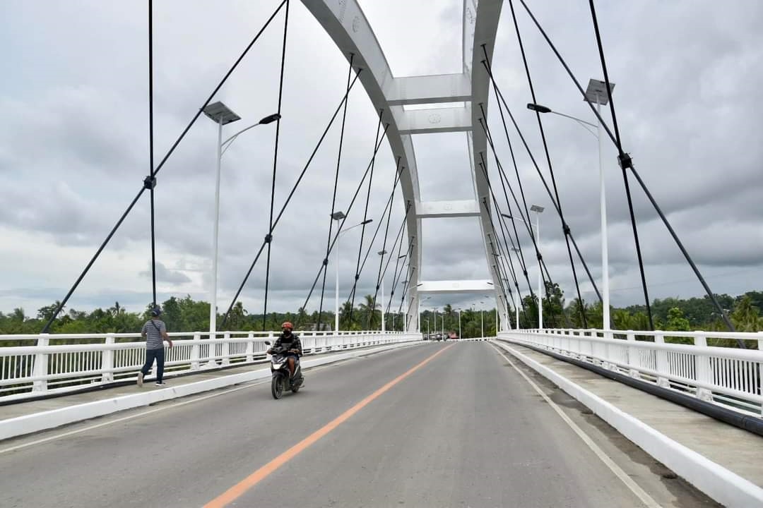 The newly-built Clarin Bridge in Loay town, Bohol will enhance mobility in the province, particularly in the transportation of goods and people to the province’s tourism destinations. Clarin Bridge in Bohol inaugurated, now open to motorists