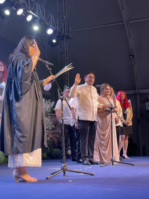 Ruffy Biazon was also sworn into office.