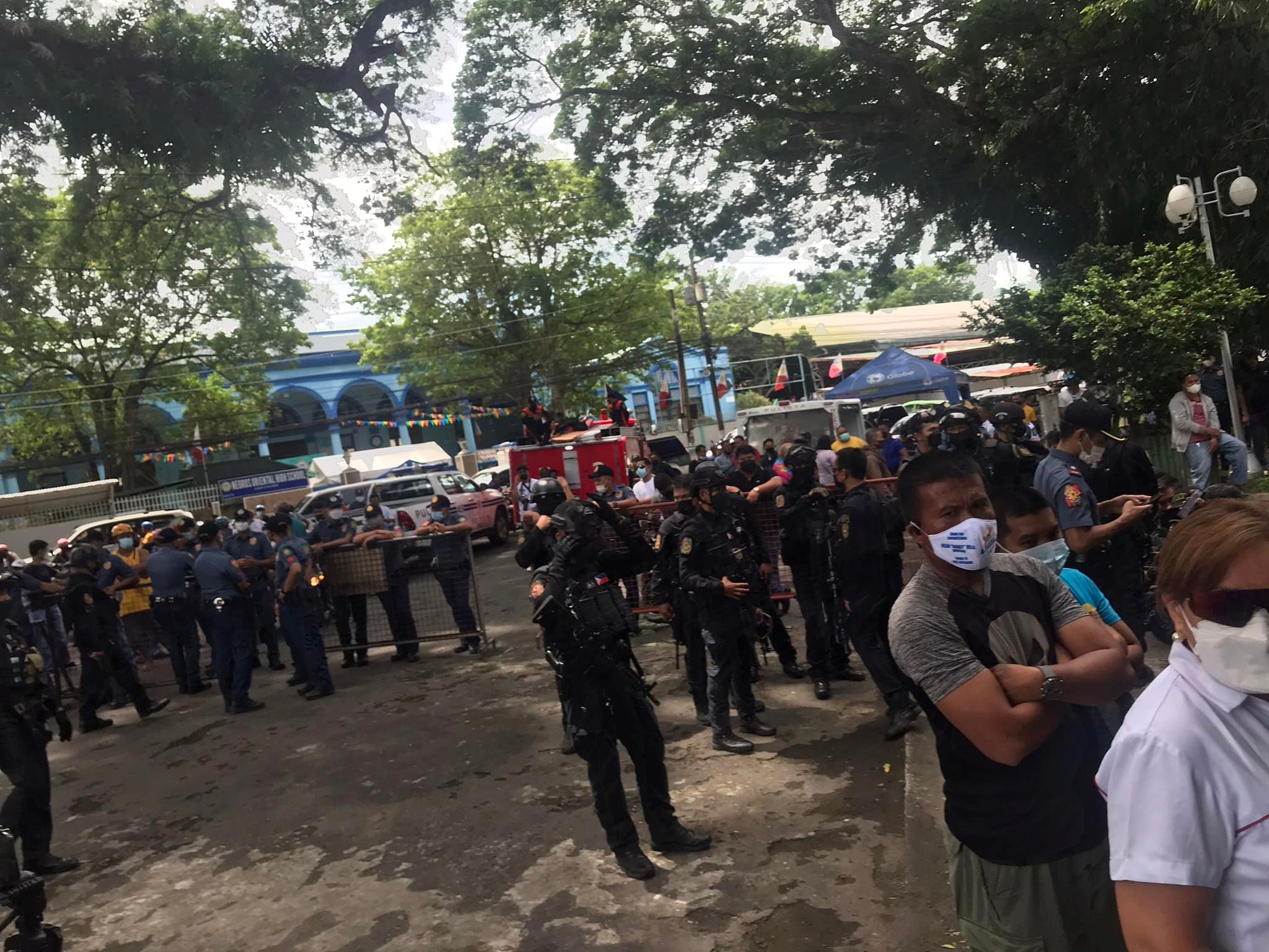 Defeated Negros Oriental gov supporters block new gov from entering ...
