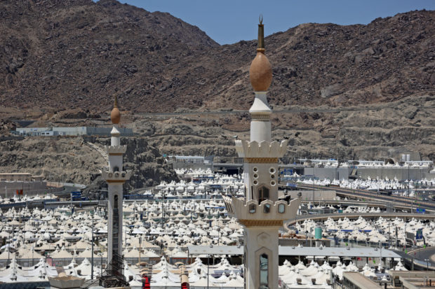 Maskless pilgrims launch largest hajj of COVID-19 era