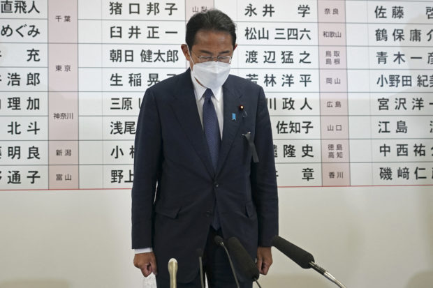 Japan's Prime Minister and the President of the Liberal Democratic Party (LDP) Fumio Kishida offers a silent prayer for former Prime Minister Shinzo Abe, at the party's headquarters in Tokyo on July 10, 2022. (Photo by TORU HANAI / POOL / AFP)