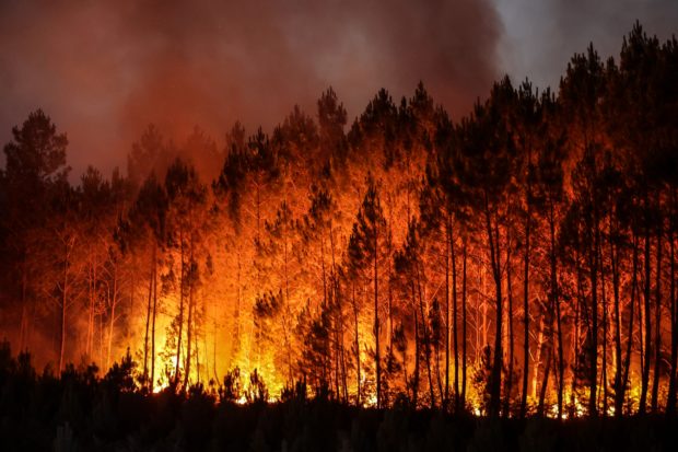 Francia está en alerta máxima mientras los incendios forestales arden en el suroeste de Europa