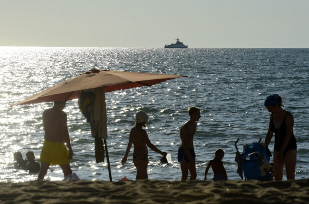 Fighter jets and warships: Russians get a taste of Crimea summer vacation