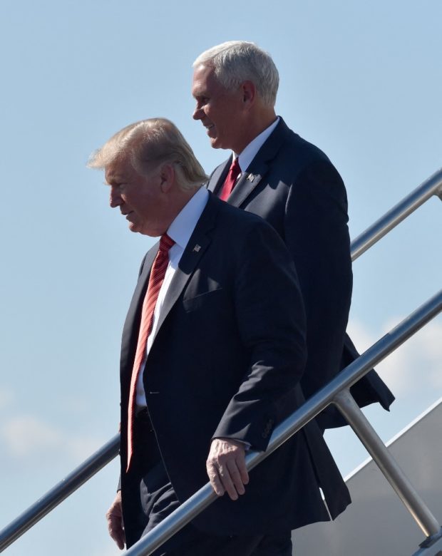 US President Donald Trump is welcomed by US Vice President Mike Pence (R) as Trump arrives in Phoenix, Arizona, for a "Make America Great Again" rally on August 22, 2017. (Photo by Nicholas Kamm / AFP)