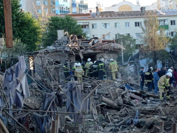 Rescue specialists work at the site of a destroyed residential building after the blasts in Belgorod, Russia July 3, 2022.  Alexey Stopichev/BelPressa/Handout via REUTERS