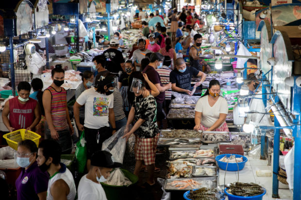 Interior of a wet market with vendors and shoppers. STORY: No new COVID surge seen despite eased rule on face masks