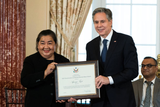 U.S. Secretary of State Antony Blinken presents the 2022 Trafficking in Persons Hero Award to Apinya Tajit during the 2022 Trafficking in Persons (TIP) Report launch ceremony at the State Department, in Washington, DC, U.S., July 19, 2022. Manuel Balce Ceneta/Pool via REUTERS